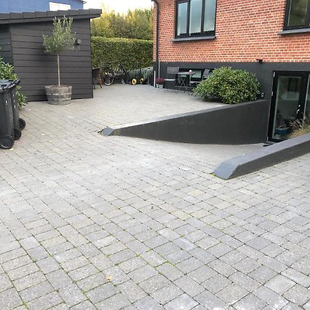 Nyistandsat Hojloftet Kaelderlejlighed Pa 70 M2 I Viborg Centrum, Med Plads Til 4 Personer Exterior photo