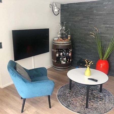 Nyistandsat Hojloftet Kaelderlejlighed Pa 70 M2 I Viborg Centrum, Med Plads Til 4 Personer Exterior photo