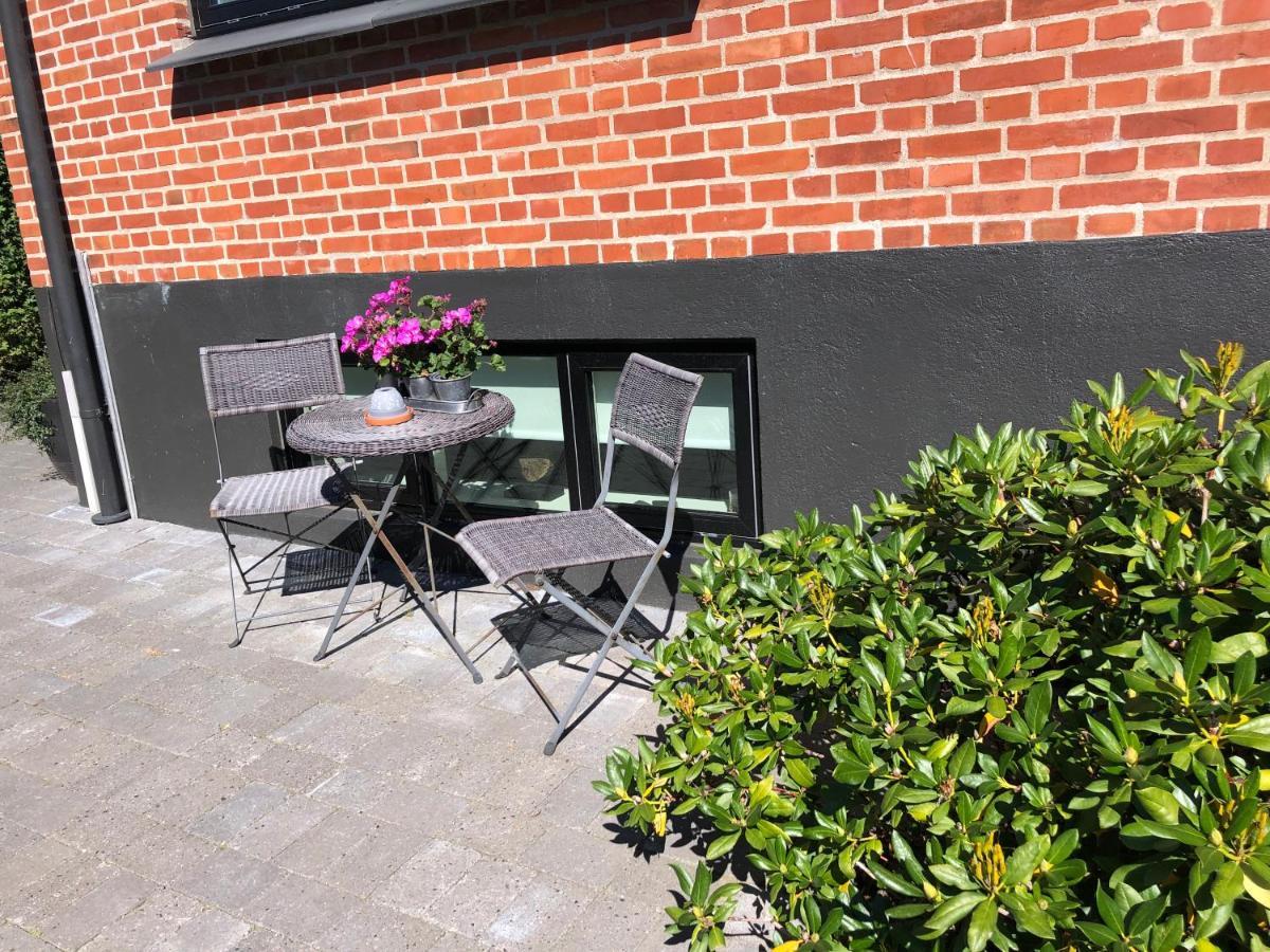 Nyistandsat Hojloftet Kaelderlejlighed Pa 70 M2 I Viborg Centrum, Med Plads Til 4 Personer Exterior photo