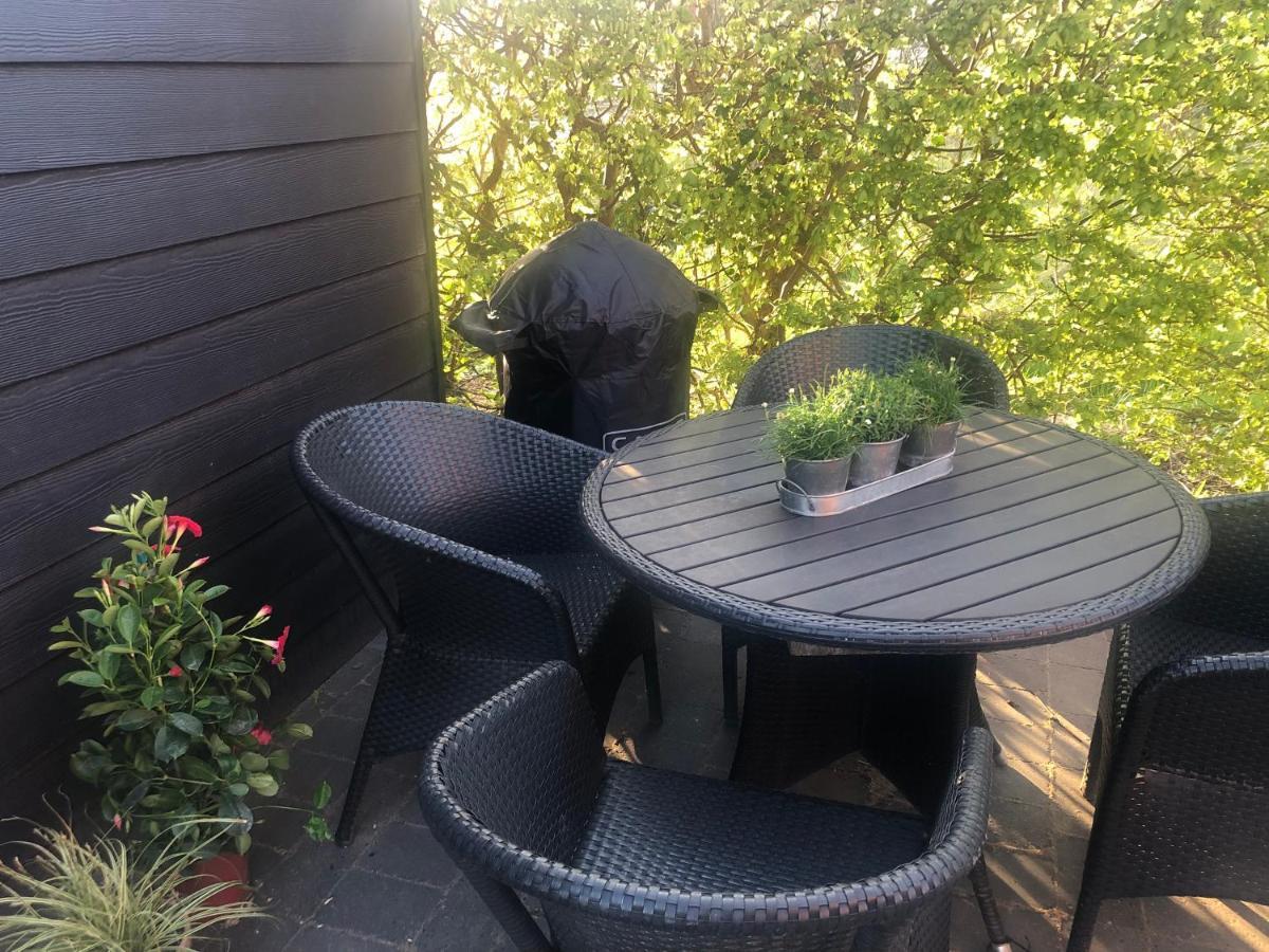 Nyistandsat Hojloftet Kaelderlejlighed Pa 70 M2 I Viborg Centrum, Med Plads Til 4 Personer Exterior photo