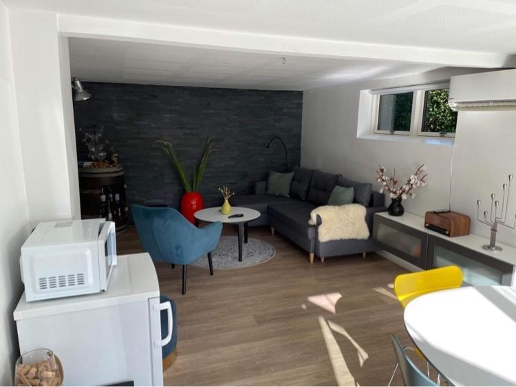 Nyistandsat Hojloftet Kaelderlejlighed Pa 70 M2 I Viborg Centrum, Med Plads Til 4 Personer Exterior photo